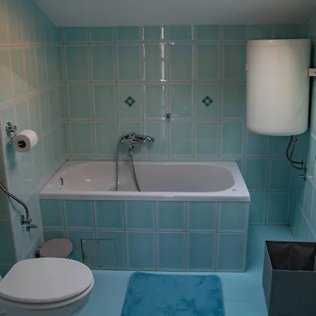 Apartment Kastel Gomilica Cozy And Stylish Near The Sea Kastela