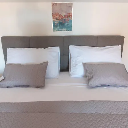 Kastel Gomilica Cozy And Stylish Near The Sea Apartment *