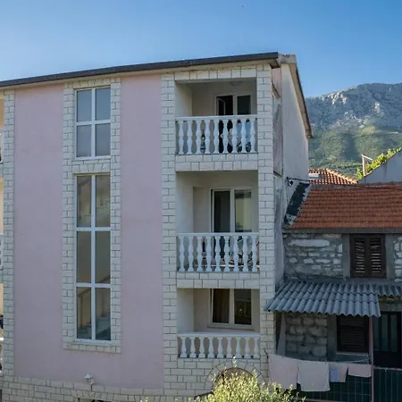 Kastel Gomilica Cozy And Stylish Near The Sea *