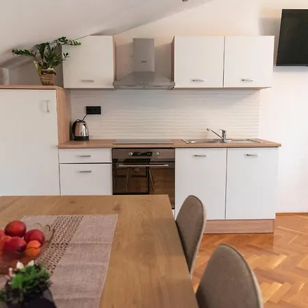 Apartment Kastel Gomilica Cozy And Stylish Near The Sea Kastela